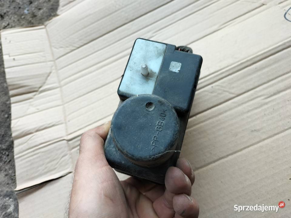 Audi 80 90 B4 Pompka centralnego zamka Kamień-Kolonia