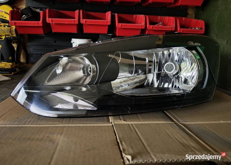 Lampa przednia lewa Volkswagen Polo IVV Klępicz