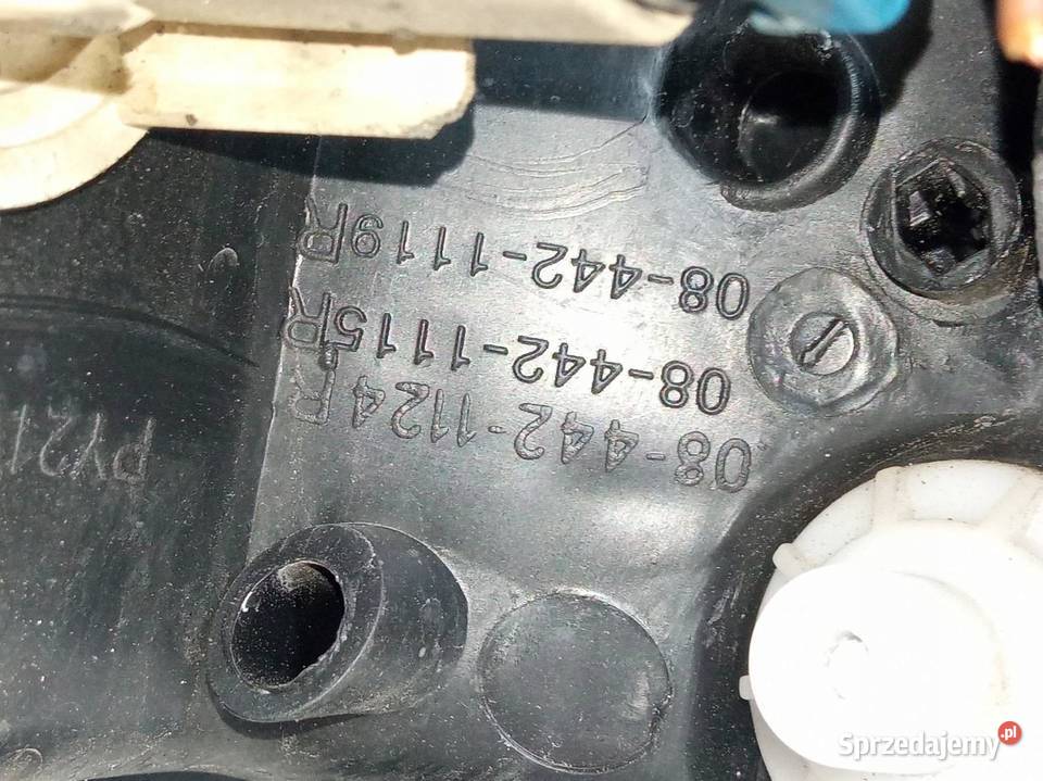 LAMPA PRZÓD PRAWA EU 084421124R Opel Omega III osobowe Lampy przednie