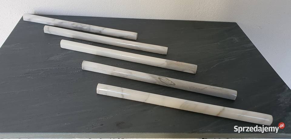 Wałek marmurowy ozdobny ścienny Bianco Calacatta Bielawa