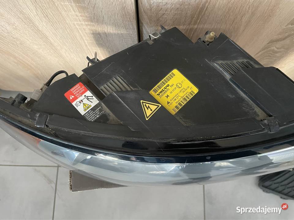 Volvo S40 V50 reflektor Xenon prawy 30698890 Kozubszczyzna