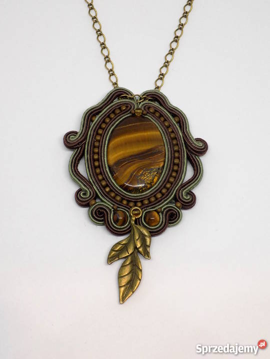 STYLIZOWANY WISIOR Z TYGRYSIM OKIEM SUTASZ