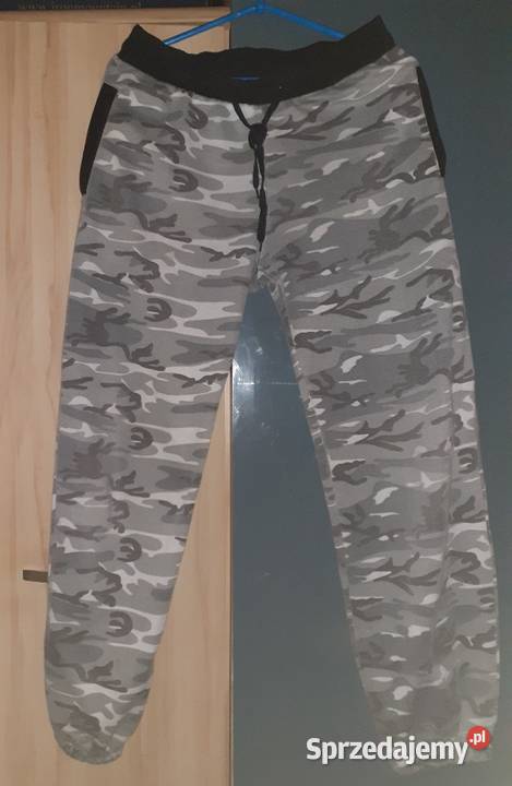 Chłopięce spodnie moro rozmiar S wyprzedaż Rozmiar 150 sprzedam