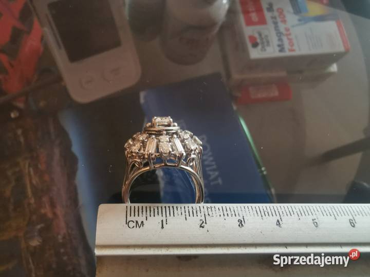 Pierścionek z białego złota pr 750 z diamentami dolnośląskie sprzedam