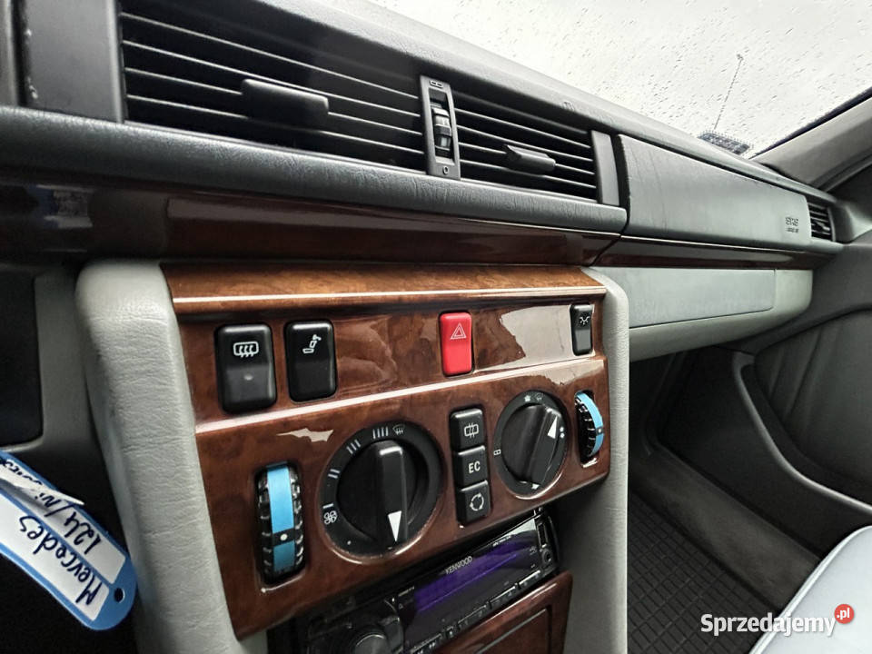 Mercedes E 200 klimatyzacja LPG wspomaganie el lakier metallic
