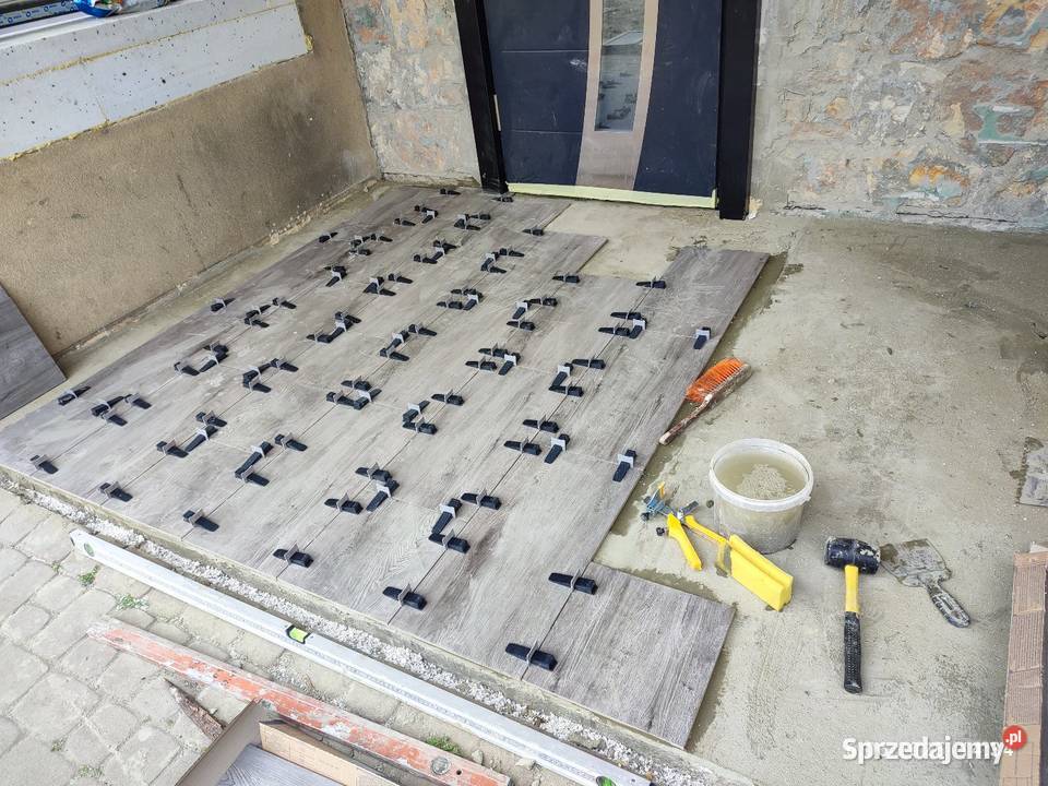 Usługi remontowe zabudowy płytki panele