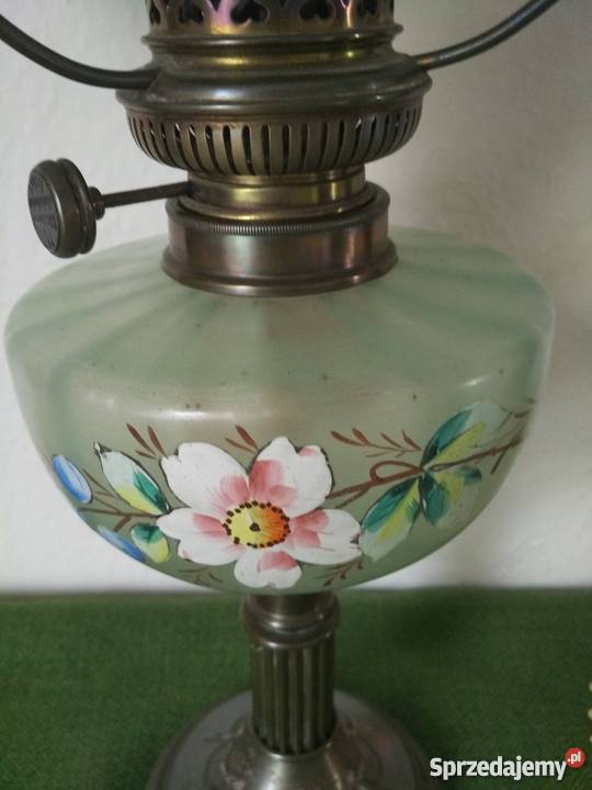 Lampa naftowa z kloszem i kominem