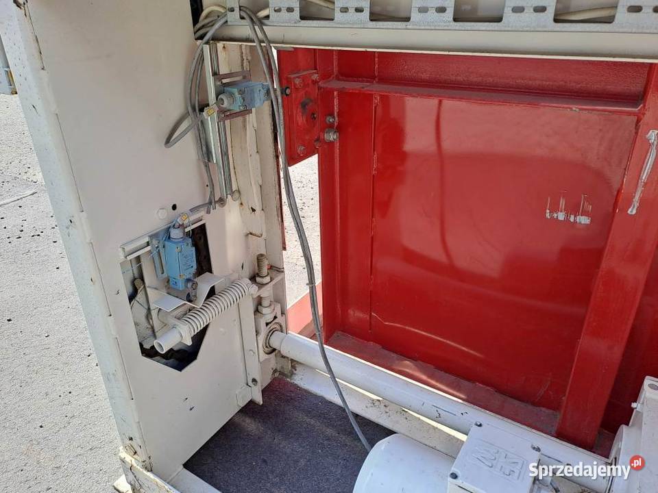 Wywrotnica kosza z preformami MUCKI KRONES małopolskie Stary Sącz