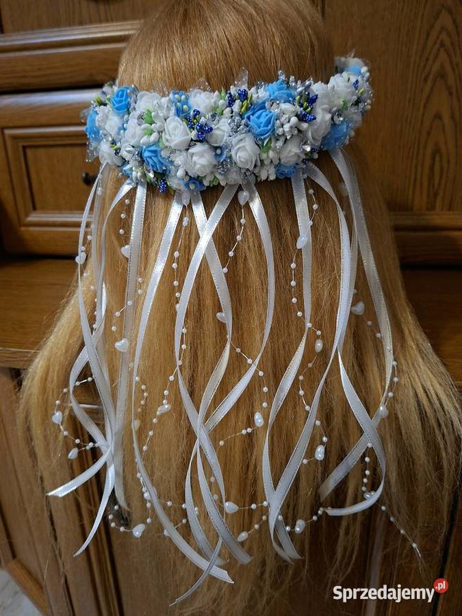 Wianek komunijny bialo niebieski asymetryczny