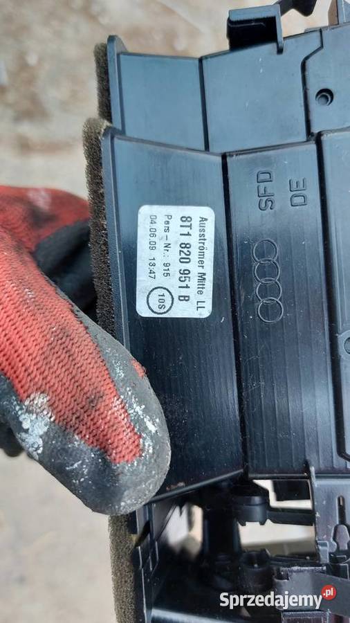 8T1820951B Kratka nawiewu Audi A4 B8 sprzedam