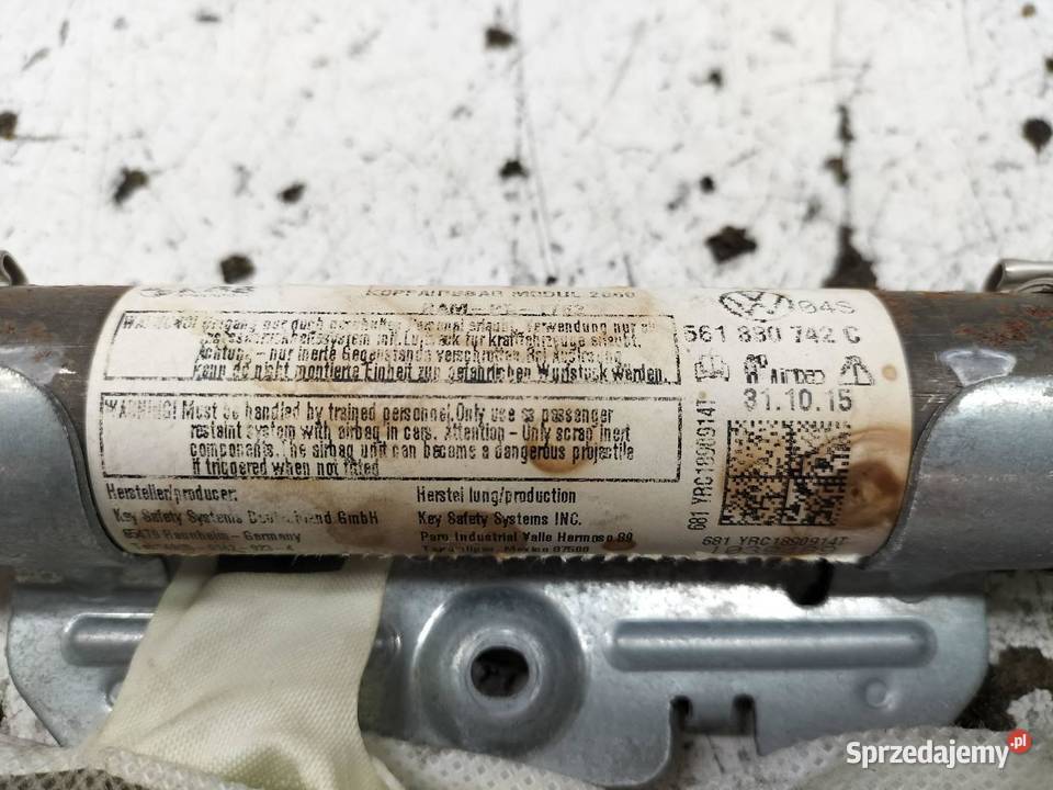 KURTYNA PRAWA USA 561880742C VW Volkswagen