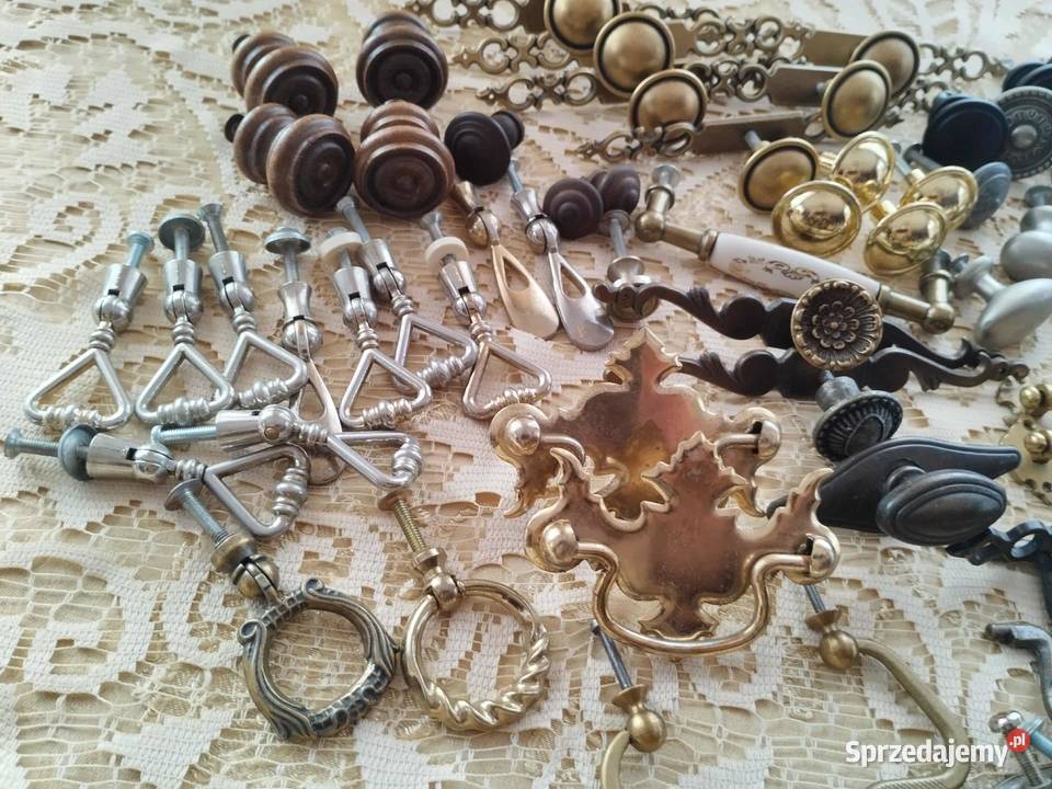 stare uchwyty meblowe z szyldem i bez 62 sztuk Gorzów Wielkopolski
