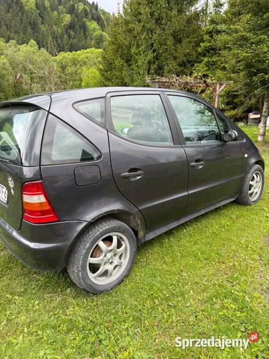 Mercedes A Kamienica