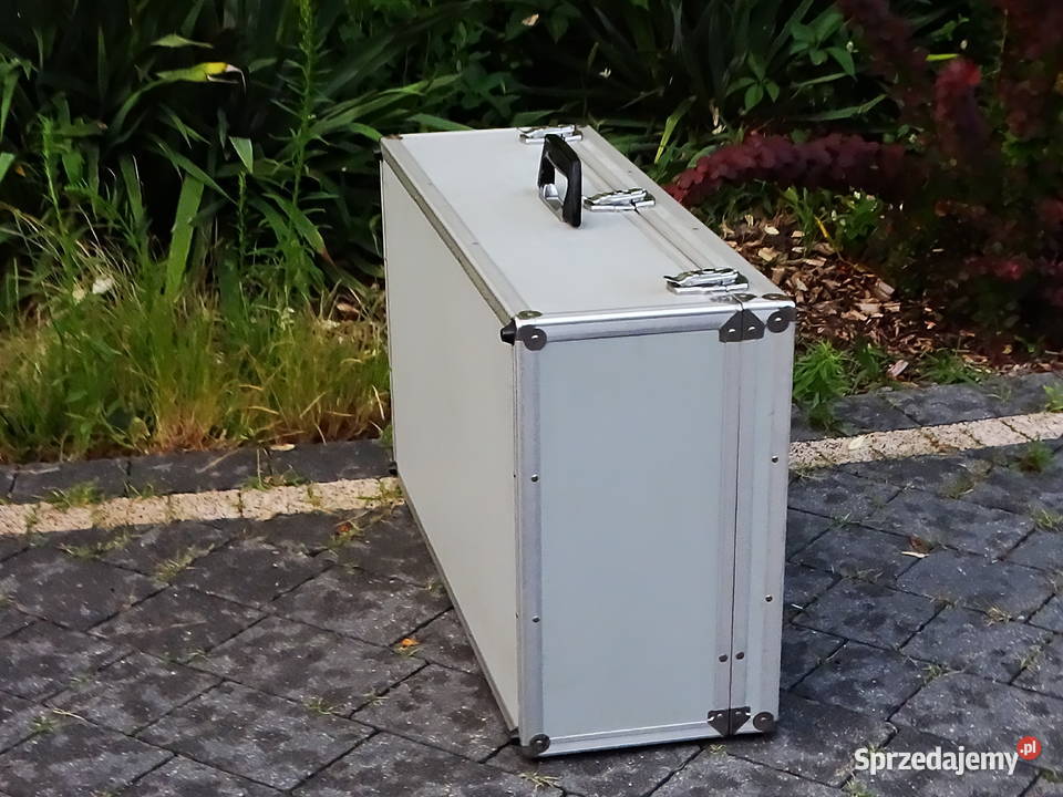 Walizka aluminiowa zamykana na kluczyk lubelskie Biłgoraj