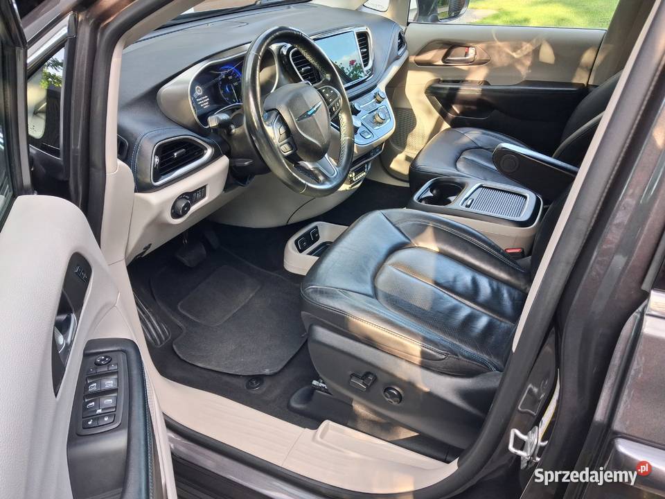 Chrysler Pacifica Touring L 2021 polift 165000km Radzymin