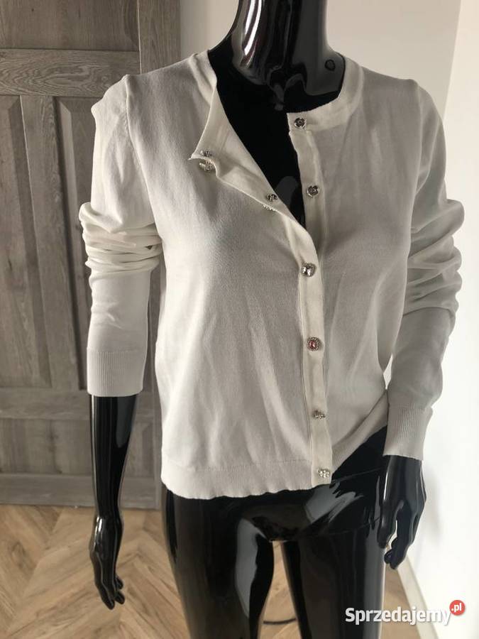 Sweter biały kardigan zapinany na ozdobne Lubań