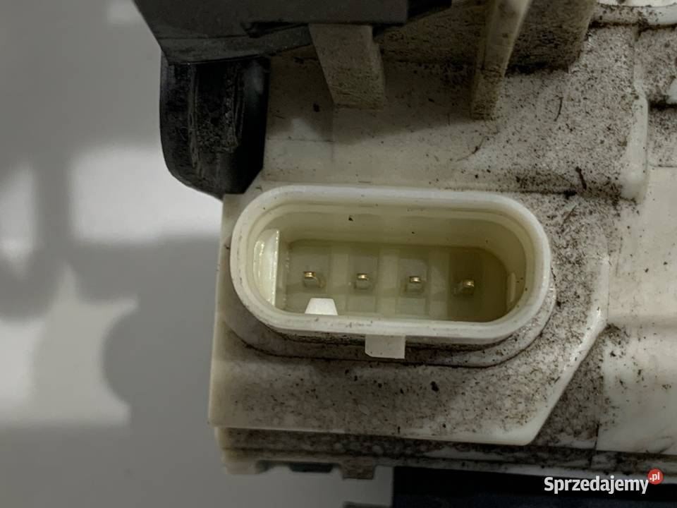 ZAMEK DRZWI PRAWY TYŁ MERCEDES W176 Hatchback podkarpackie