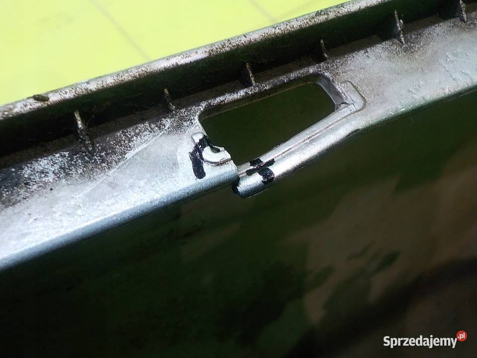 SSANGYONG RODIUS II TURISMO 20 B 13r 5D zderzak Zderzaki