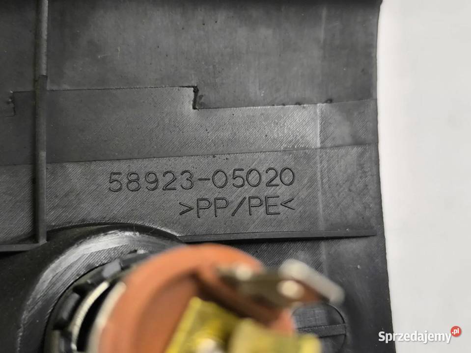 POPIELNICZKA ZAŚLEPKA TUNELU TYŁ TOYOTA AVENSIS osobowe sprzedam