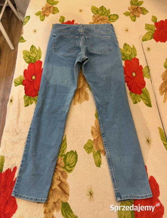 Jasnoniebieskie obcisłe jeansy jeansowe modne na ASOS Łódź