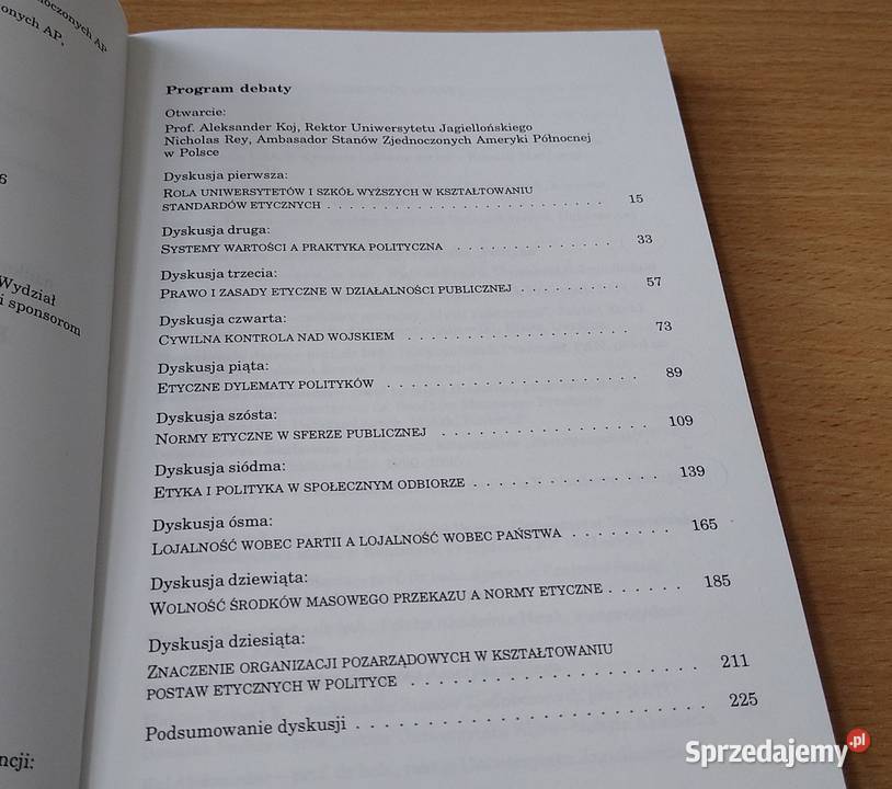 Etyka w polityce debata naukowców polityków