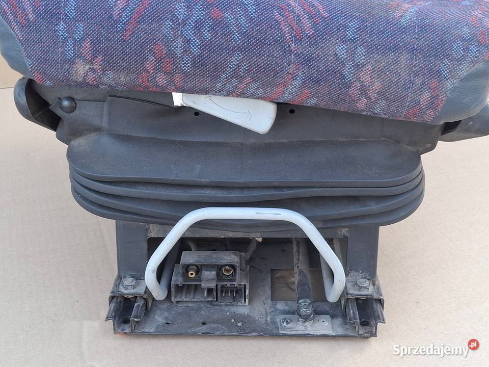 MERCEDES ATEGO FOTEL KIEROWCY LEWY PNEUMATYCZNY Bieleń