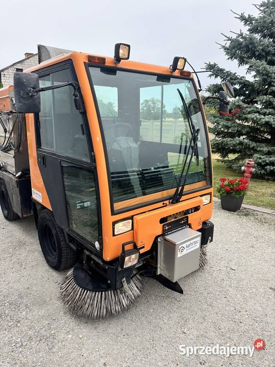 Zamiatarka BUCHER CityCat 2000 z silnikiem Rząśnia