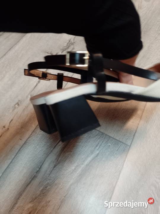 38 Bogato zdobione Czółenka wieczorowe z odkrytą Kraków sprzedam