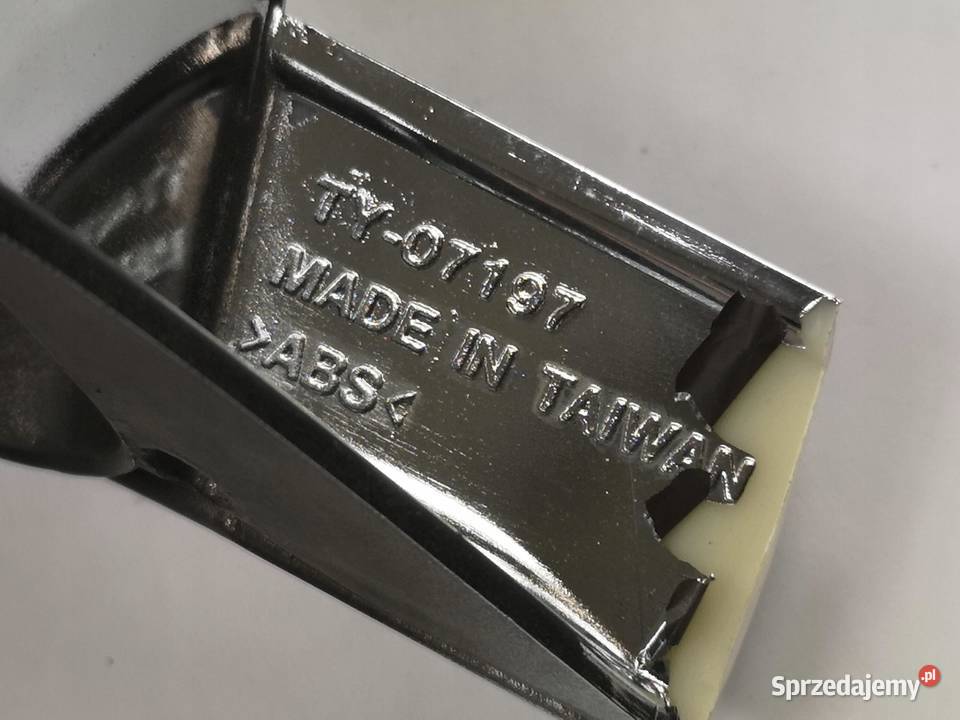 GRILL ATRAPA TOYOTA COROLLA LIFTBACK 16 0002