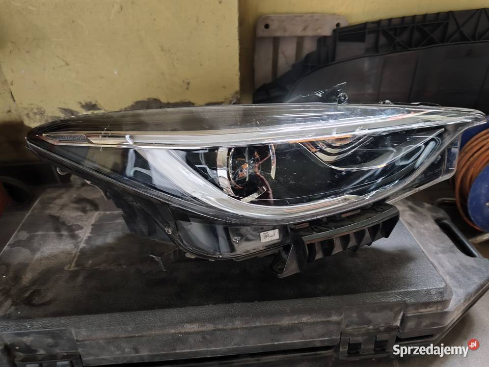 Reflektor prawy Infiniti q30 90070682