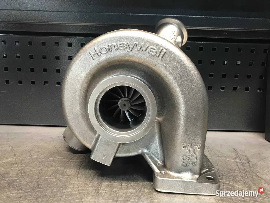 Turbosprężarka John Deera regenerowana RE549136