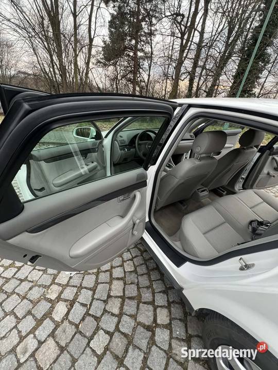 Audi A4B6 16 benzyna garażowany Nysa