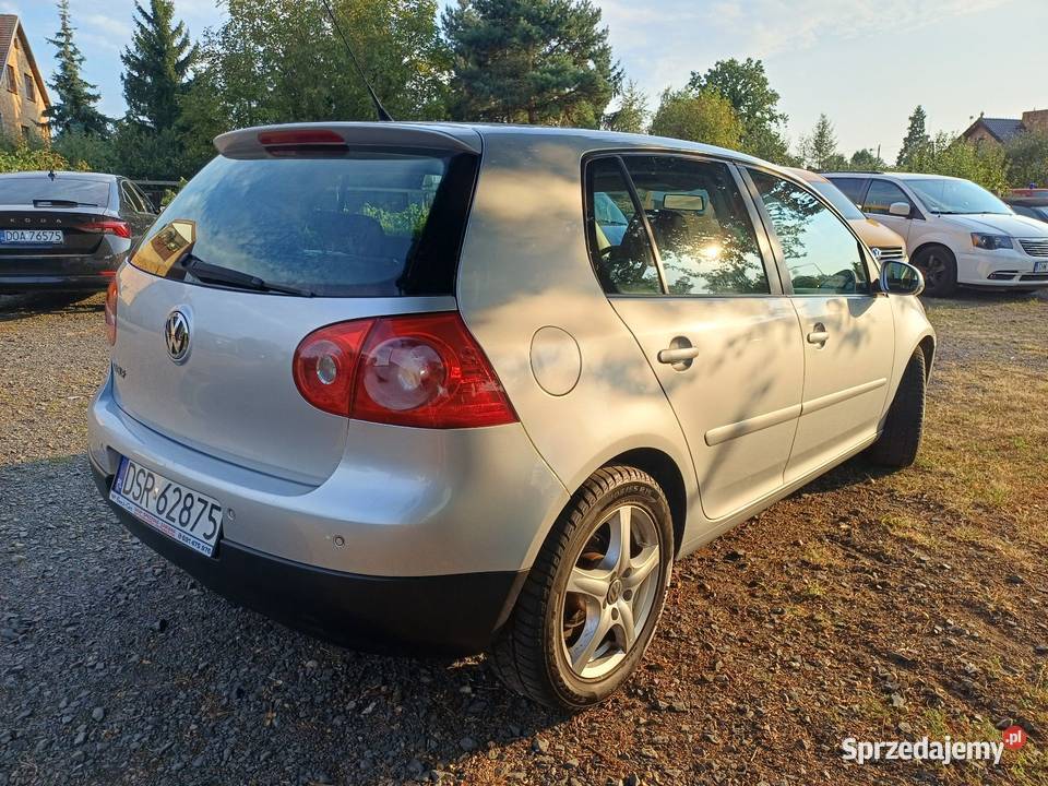VW Golf 5 Hatchback 19 TDI 105 2007r 5drzwi światła przeciwmgielne Lubin