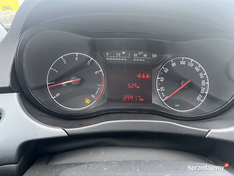 Opel Corsa 14 Benzyna niski przebieg Salon garażowany sprzedam