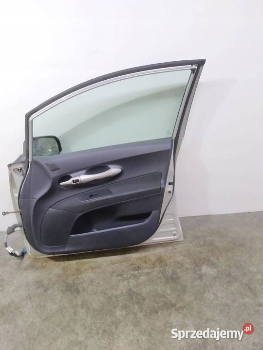 DRZWI PRAWY PRZÓD Toyota Auris I 20062012 Części samochodowe świętokrzyskie