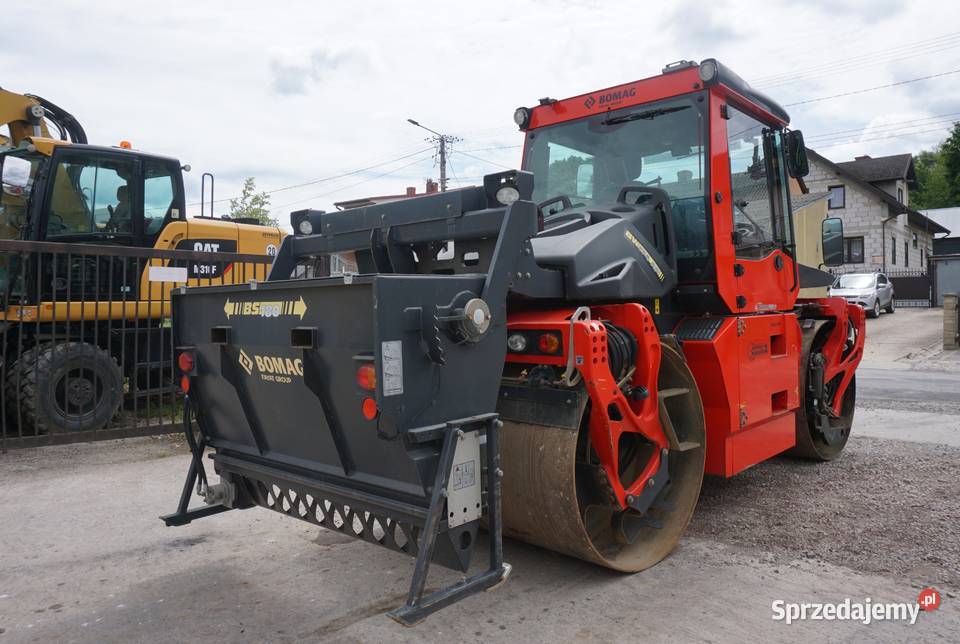 Walec Bomag BW 174 AP 2016 z rozsypywaczem grysu
