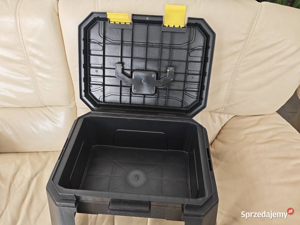 Taboret majsterkowicza ze schowkiem na narzedzia Dębica