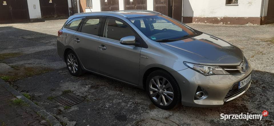 Toyota Auris 2 kombi 18 VVTi Hybryd Strart nieuszkodzony Paczków
