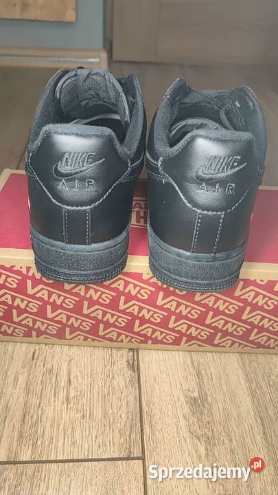 NIKE AIR FORCE 1 SUPREME skóra Sportowe