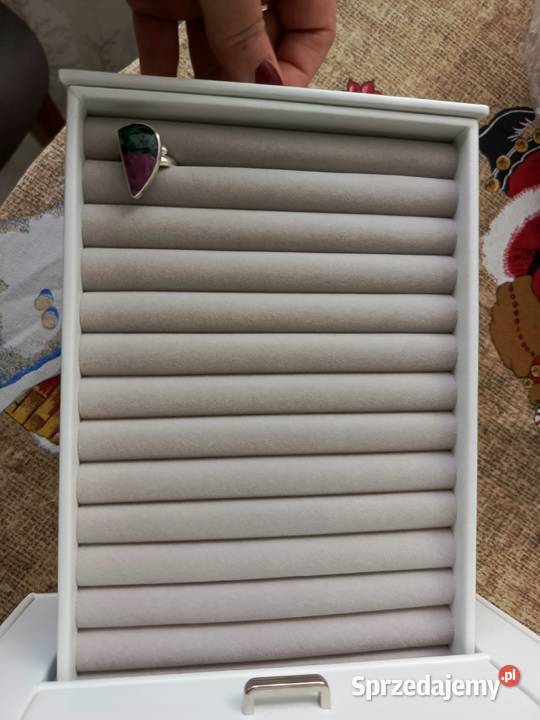 Szkatułka na biżuterię