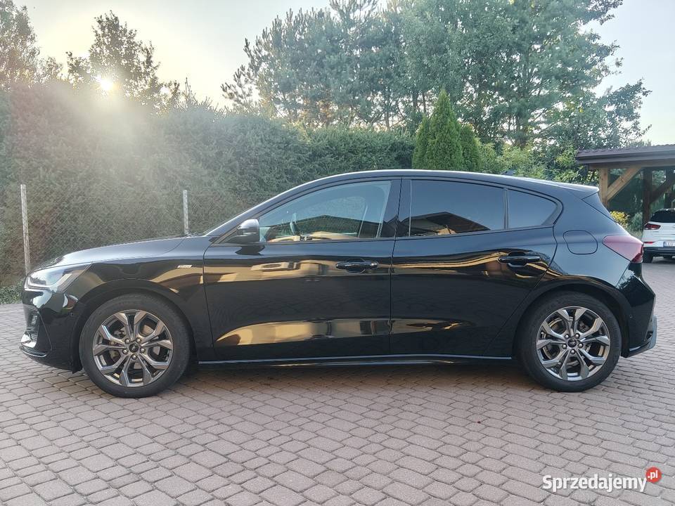 Ford Focus 2022r 10 mHEV 155 welurowa tapicerka