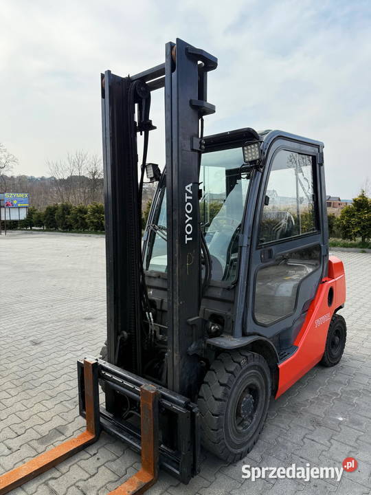 wózek widłowy TOYOTA 8FDF25 diesel 370m kabina Działoszyn