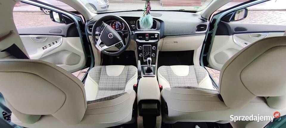 VOLVO V40 T3 Momentum garaż2 kolorowa tapicerka