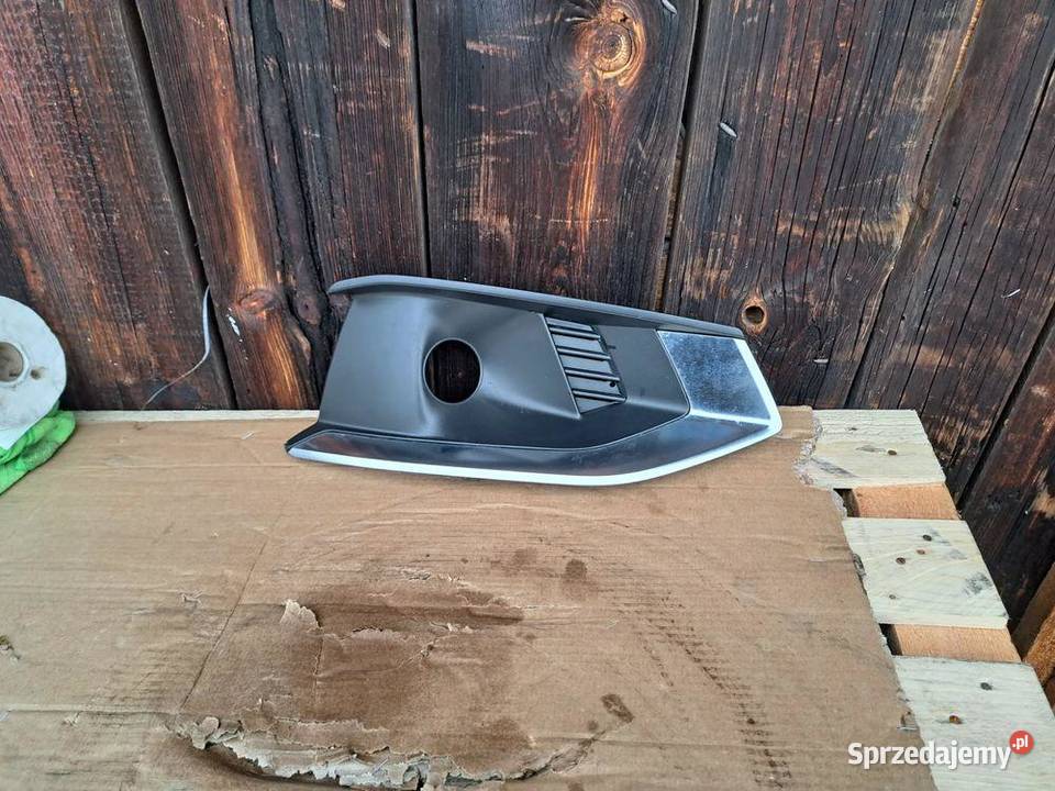 Prawa kratka Audi A4 B9 Lift 8W0807682AK