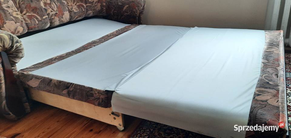 Sofa z funkcją spania i pojemnikiem na pościel