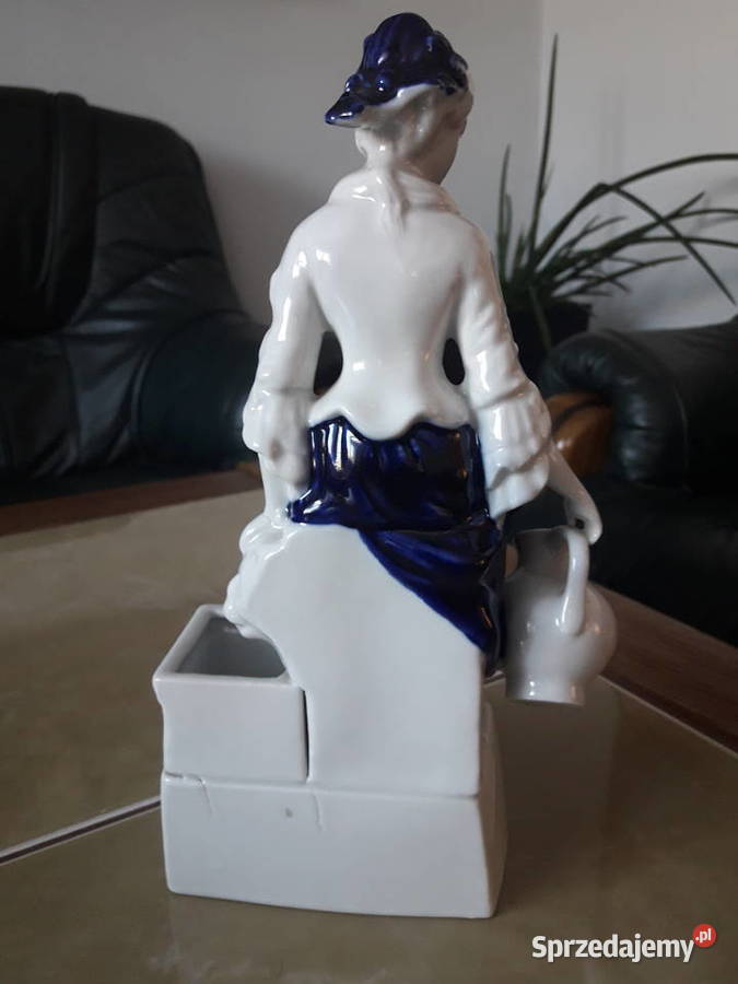 Kobieta z dzbanem figurka porcelanowa J Janów Lubelski
