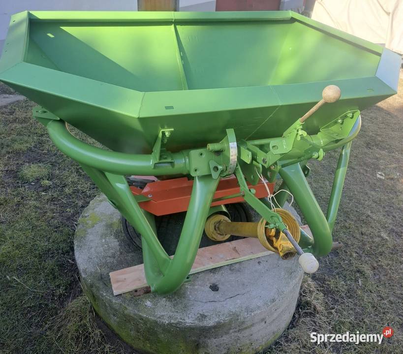 Rozsiewacz dwutalerzowy 600 litrów Amazone F 603 Mierzawa