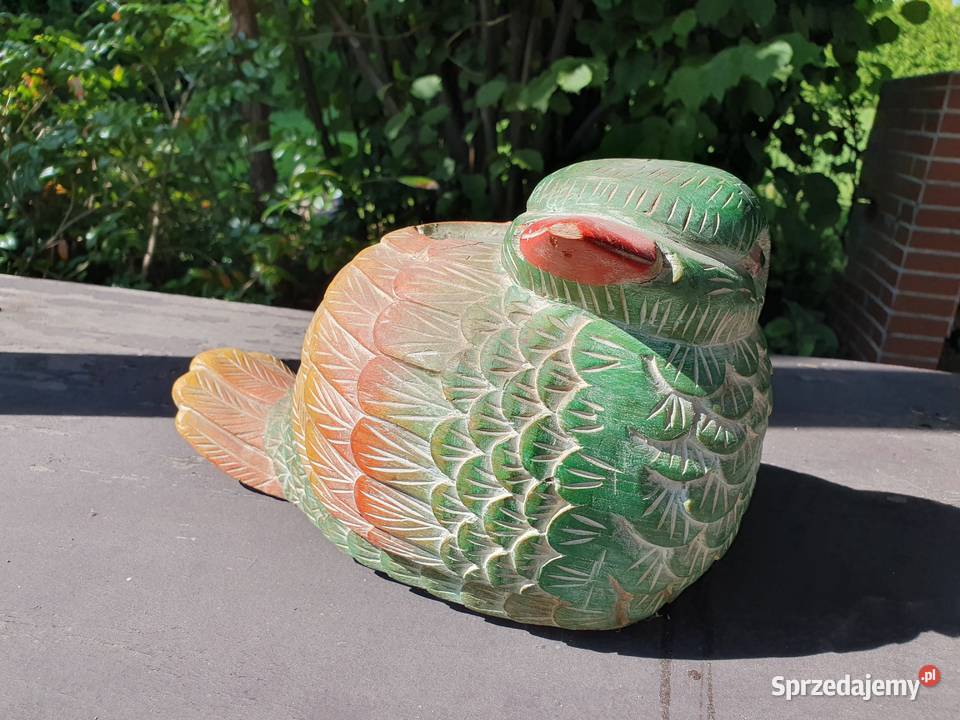 Duża drewniana figurka ptaka