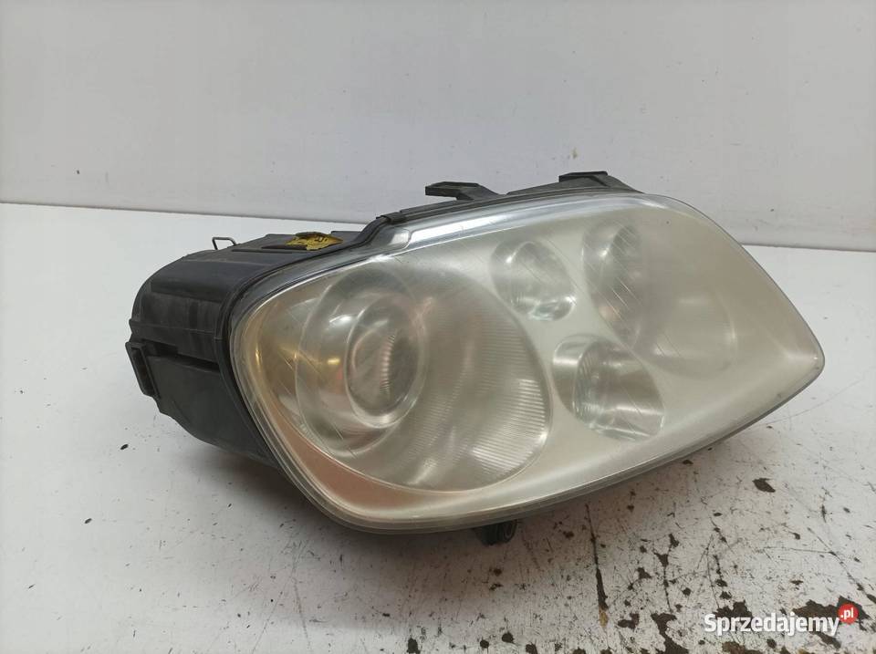 LAMPA PRZÓD PRAWA XENON EU 0301205272 1T0941032D Rok produkcji 2005