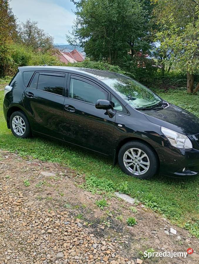 Sprzedam Toyota Verso 18 benzyna kolor czarny Przemyśl